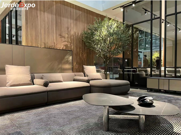 如何利用玻璃使展臺更亮更美觀？杭州展會搭建公司解答